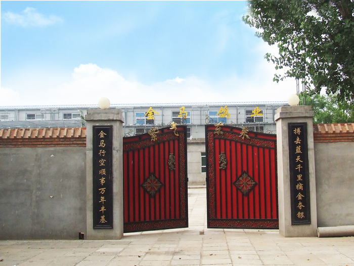 大门外照